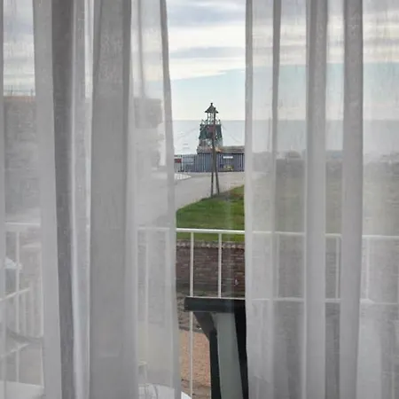 The Moon 招待所 4*