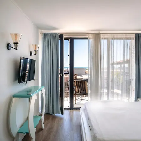 The Moon Guest house 4*